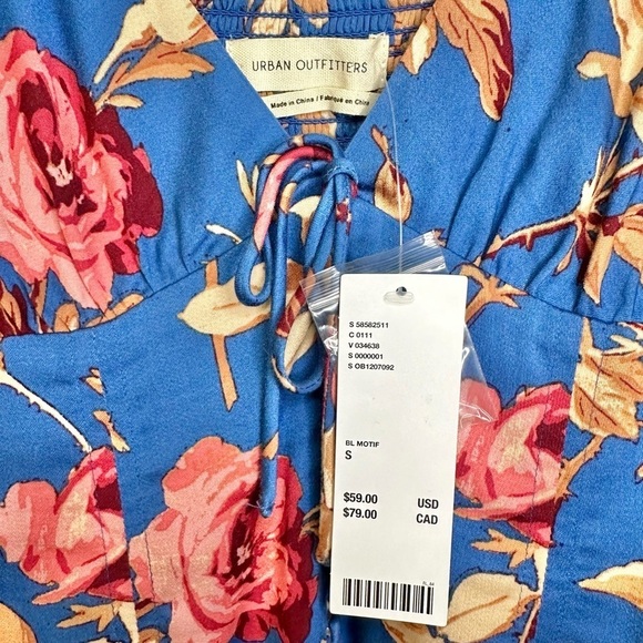 NWT Urban Outfitters Topanga Button Front Cropped Blue Floral Ruffle Blouse Top - Picture 9 of 12